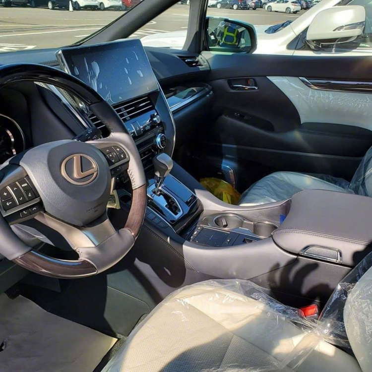 Ảnh thực tế Lexus LM: Minivan mang đẳng cấp khác biệt so với Alphard
