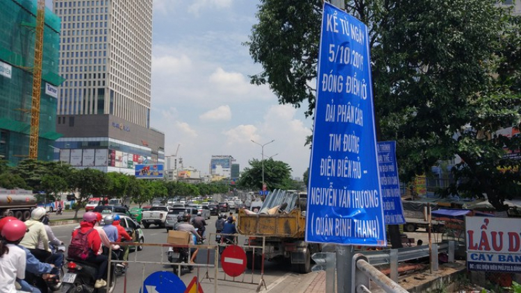TP.HCM: Giữa tháng 12, cấm ô tô dừng và đậu từ ngã tư Hàng Xanh đến cầu Sài Gòn