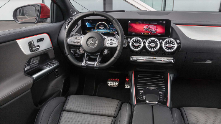 Mercedes-AMG GLA 35 4MATIC 2021 ra mắt: Máy 2.0L mạnh hơn 300 mã lực