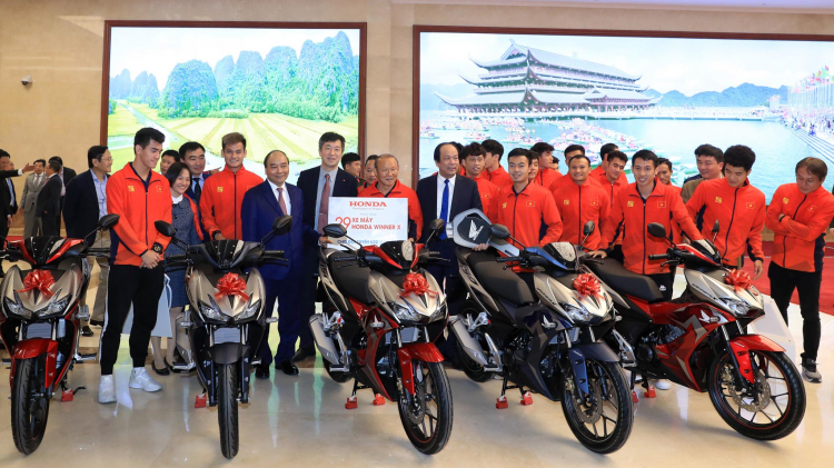 Honda Việt Nam tặng thưởng Đội tuyển Quốc gia Nữ và Đội tuyển U-22 sau chiến thắng tại Seagames 30