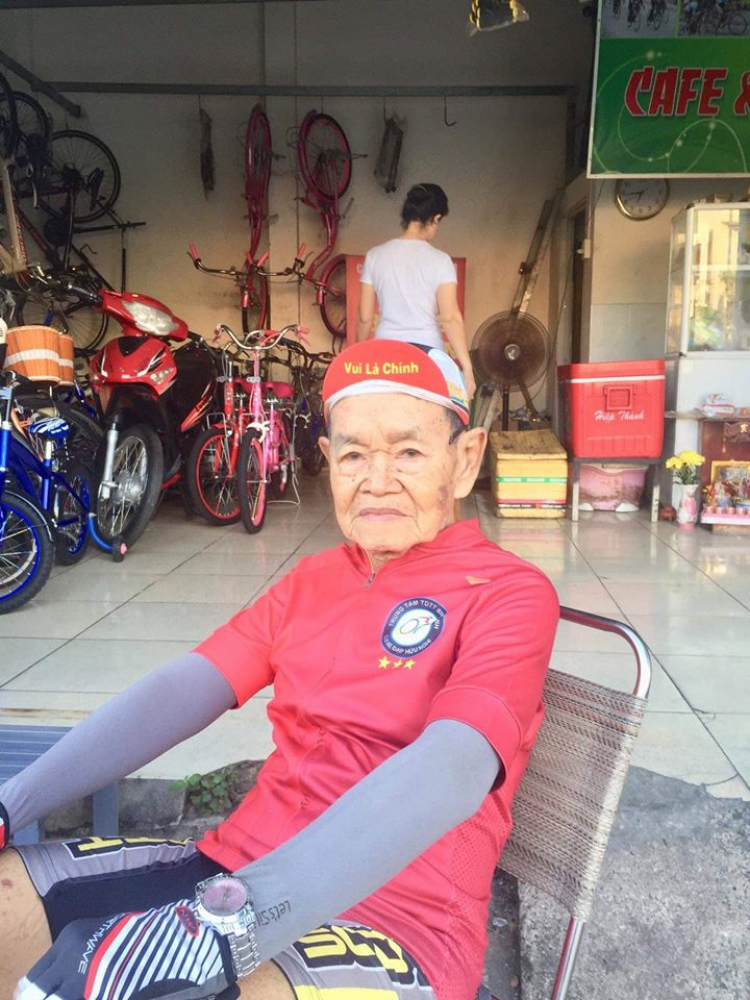 Đạp xe đạp ở tuổi 94