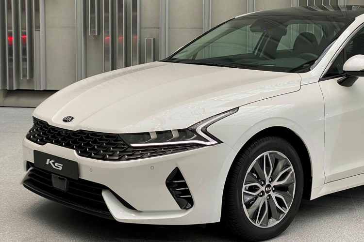 Kia Optima thế hệ mới có động cơ 2.5L tăng áp; AWD và nhiều “đồ chơi” an toàn hỗ trợ lái