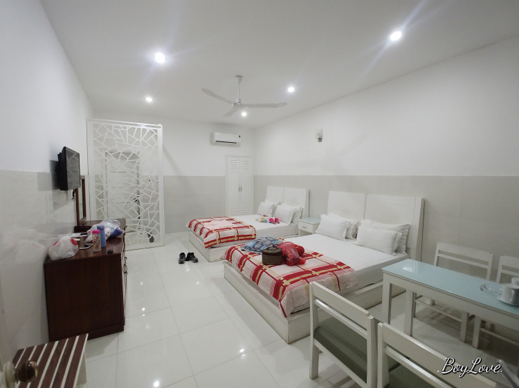 Xuyên Việt 2 chiều với 2 vợ chồng và 2 bé nhỏ trên xe Xuyên Việt 2 chiều với 2 vợ chồng và 2 bé nhỏ trên xe
