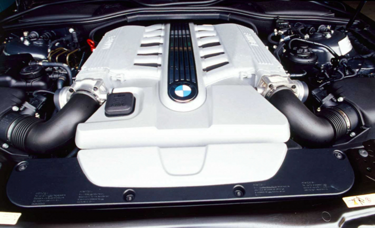 BMW 760Li đời 2004 máy V12 6.0L tìm chủ với giá rẻ hơn Vios số sàn