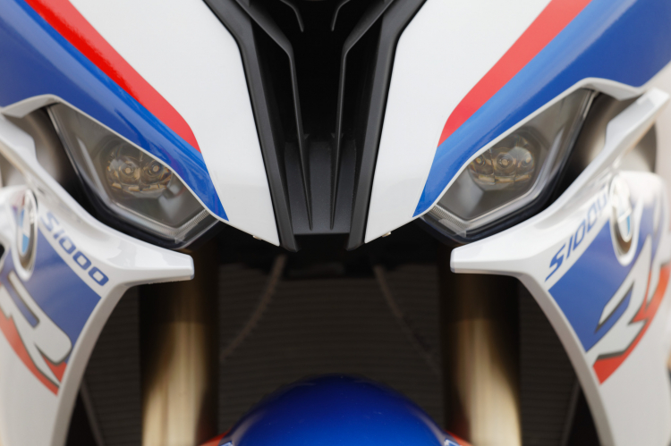 “Cá Mập” BMW S 1000 RR thế hệ thứ ba có giá từ 949 triệu đồng tại Việt Nam