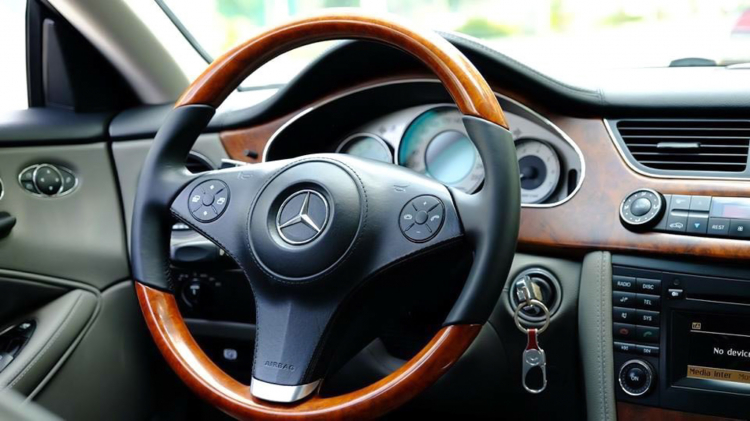 Mercedes-Benz CLS 300 2010 tìm chủ mới với giá “thách cưới” thấp hơn Mazda3