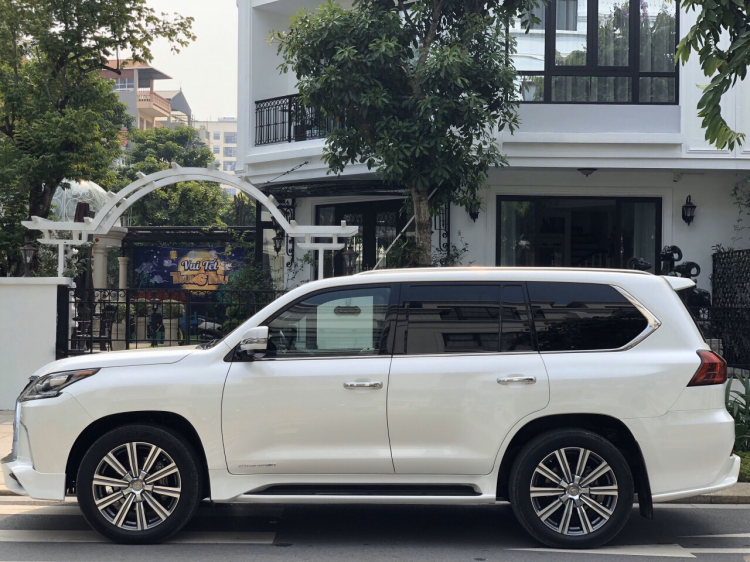 Bán Gấp Lexus LX 570 model 2016 siêu lướt chạy 2v km zin