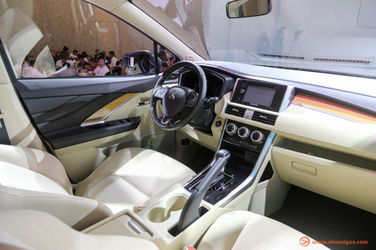 Toyota Innova giảm giá trăm triệu: Chênh 50 triệu chọn Xpander hay Innova?