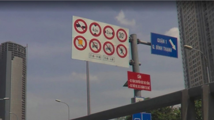 Biển báo loạn xạ làm khổ tài xế!!! Biển báo loạn xạ làm khổ tài xế!!!