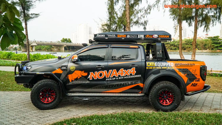 Ngắm Ford Ranger bản độ full nóc tại Sài Gòn