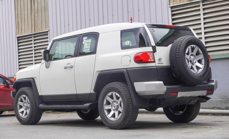 Toyota FJ Cruiser 2020 về Việt Nam chào bán với giá khoảng 3,8 tỷ đồng