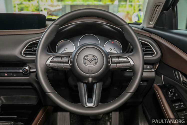 Mazda CX-30 2.0L giá 920 triệu đồng tại Malaysia có gì?