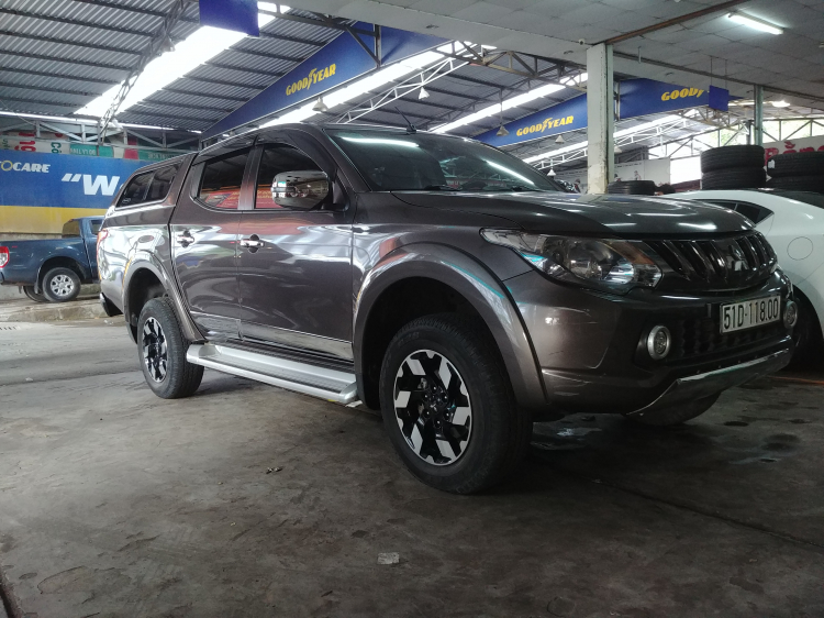 Ngắm Ford Ranger bản độ full nóc tại Sài Gòn