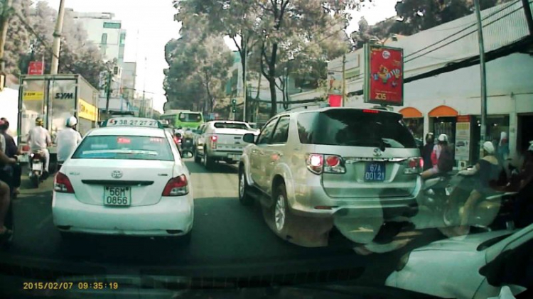 Tại cái màu biển số xe hay sao ? Tại cái màu biển số xe hay sao ?