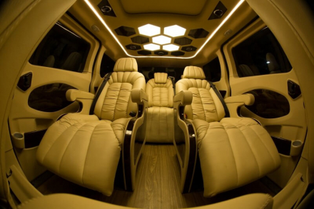 7-noi-that-xe-ford-tourneo-limousine-2020.jpg