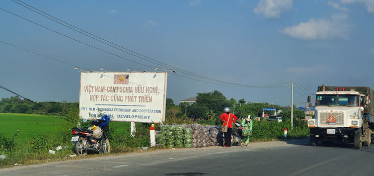 Mekong ký sự - 7 ngày vòng quanh sóng nước miền Tây với gia đình có 2 em bé nhỏ Mekong ký sự - 7 ngày vòng quanh sóng nước miền Tây với gia đình có 2 em bé nhỏ