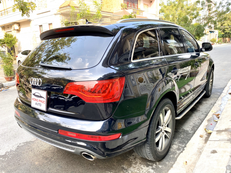 Bán Audi Q7 sản xuất 2010 3.0 Quattro, máy thế hệ mới, màu đen nội thất nâu.