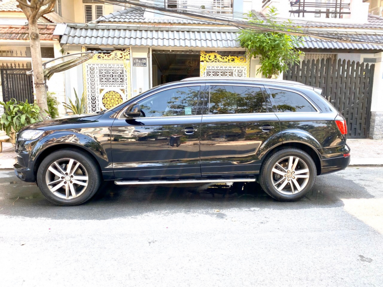 Bán Audi Q7 sản xuất 2010 3.0 Quattro, máy thế hệ mới, màu đen nội thất nâu.