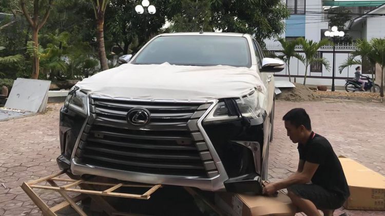 Thợ Việt độ bán tải Toyota Hilux theo phong cách Lexus LX570