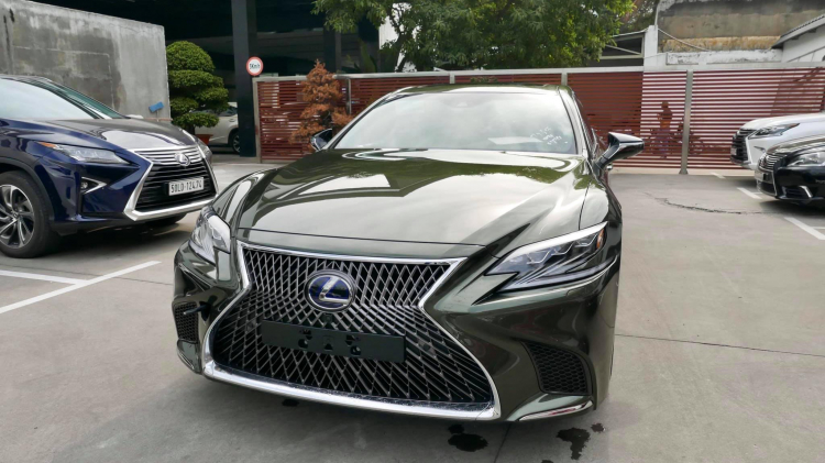 Cận cảnh Lexus LS500h phiên bản kỷ niệm 30 năm có giá 7,83 tỷ