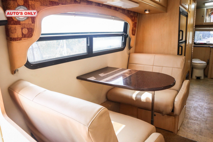 Coach House Platinum 261XL SD: Chiếc motorhome có giá 6 tỷ đồng