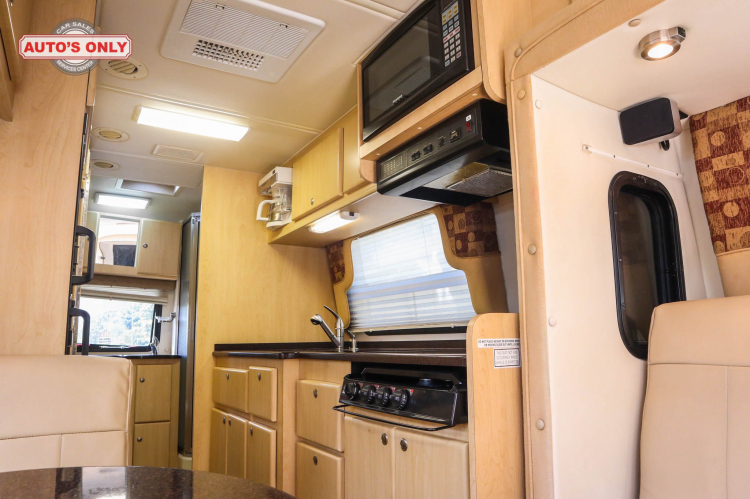 Coach House Platinum 261XL SD: Chiếc motorhome có giá 6 tỷ đồng