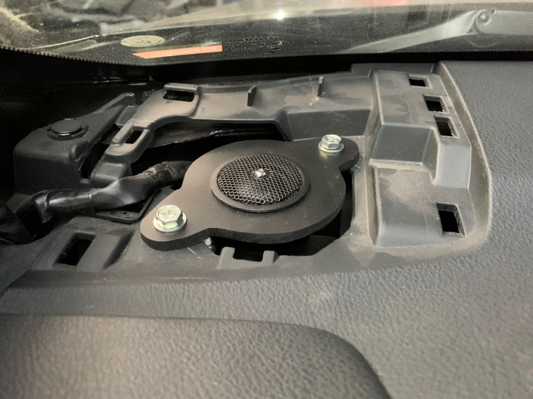 Nâng cấp âm thanh và cách âm cửa cho Toyota Vios