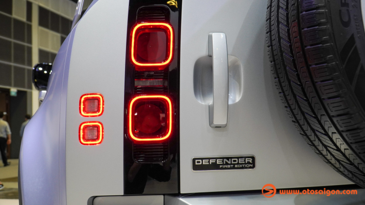 Cận cảnh Land Rover Defender 110 First Edition có giá từ 5,12 tỷ đồng tại VN Cận cảnh Land Rover Defender 110 First Edition có giá từ 5,12 tỷ đồng tại VN