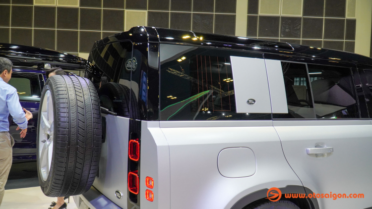 Cận cảnh Land Rover Defender 110 First Edition có giá từ 5,12 tỷ đồng tại VN Cận cảnh Land Rover Defender 110 First Edition có giá từ 5,12 tỷ đồng tại VN