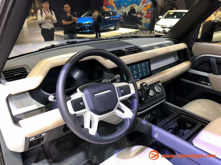 Cận cảnh Land Rover Defender 110 First Edition có giá từ 5,12 tỷ đồng tại VN Cận cảnh Land Rover Defender 110 First Edition có giá từ 5,12 tỷ đồng tại VN