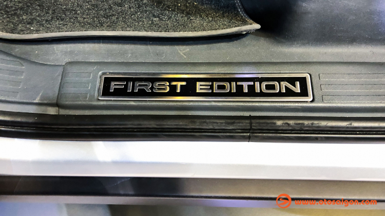 Cận cảnh Land Rover Defender 110 First Edition có giá từ 5,12 tỷ đồng tại VN Cận cảnh Land Rover Defender 110 First Edition có giá từ 5,12 tỷ đồng tại VN