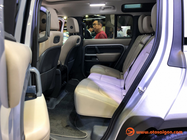 Cận cảnh Land Rover Defender 110 First Edition có giá từ 5,12 tỷ đồng tại VN Cận cảnh Land Rover Defender 110 First Edition có giá từ 5,12 tỷ đồng tại VN