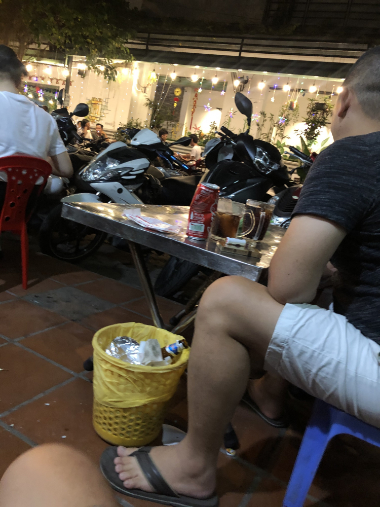 Đâu vắng không biết chứ Kinh Đô Gò Té quán nhậu vẫn đông kịt Đâu vắng không biết chứ Kinh Đô Gò Té quán nhậu vẫn đông kịt
