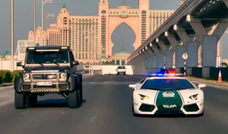 Cảnh sát Dubai “khoe” dàn xe tuần tra đắt tiền