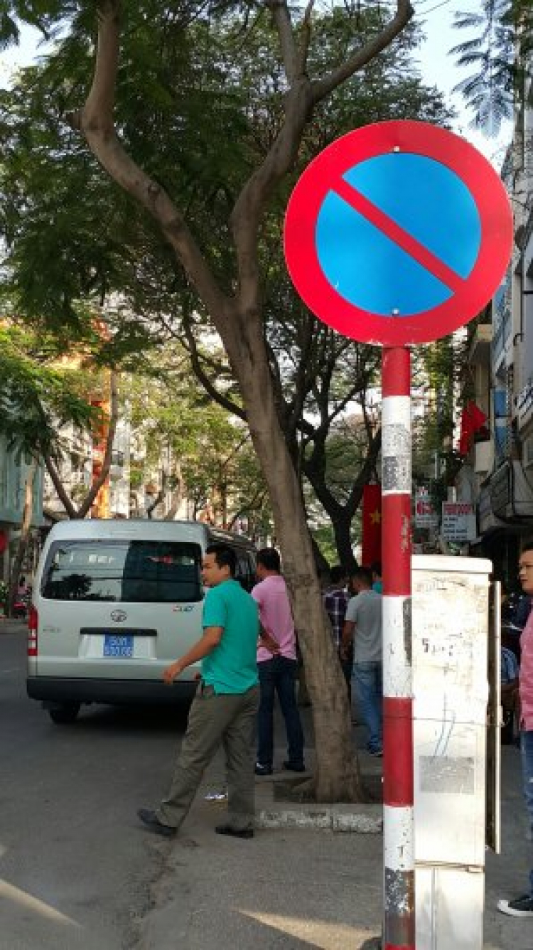 XE NÀY ĐƯỢC ƯU TIÊN ĐẬU HẢ CÁC BÁC ???. EM THÉT MÉT QUÁ