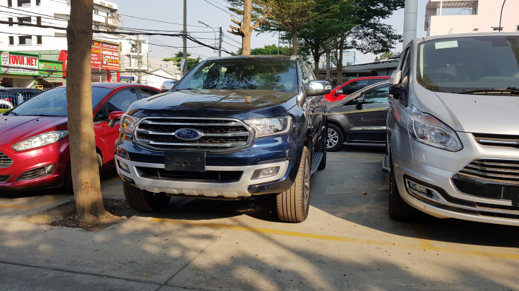 Ford Everest tại Việt Nam có thêm màu mới Xanh đậm Deep Crystal Blue