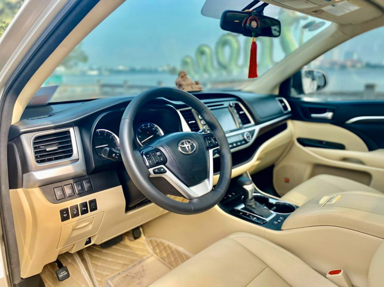 Toyota Highlander đời 2016 07 chỗ hàng hiếm tại Việt Nam rao bán với giá 2,45 tỷ đồng