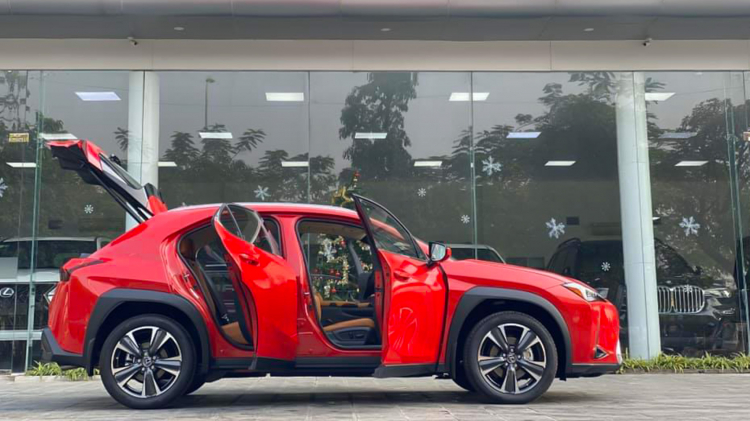 Lexus UX đầu tiên về Việt Nam: giá khoảng 2 tỷ, đối thủ của Mercedes-Benz GLA