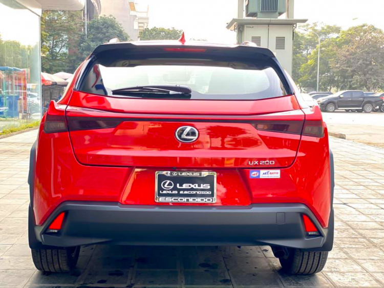 Lexus UX đầu tiên về Việt Nam: giá khoảng 2 tỷ, đối thủ của Mercedes-Benz GLA