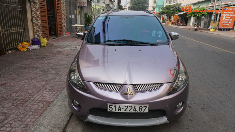 phía trước Mitsubishi Grandis