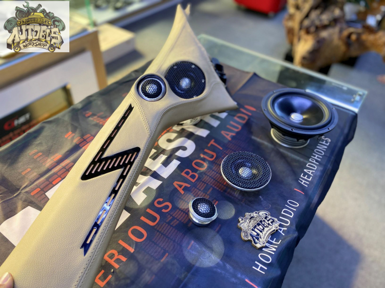 Độ âm thanh cho Kia Sedona với bộ loa cao cấp Audible Physics.
