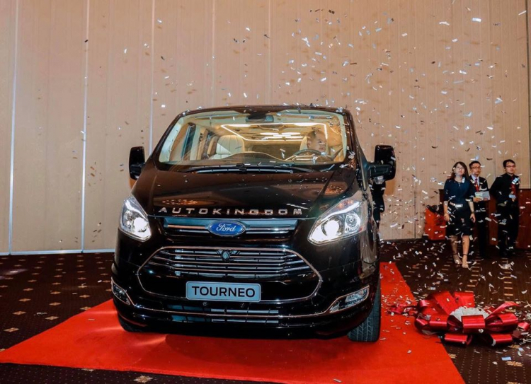 Ford Tourneo Limousine All New dành cho quý doanh nghiệp-nghiệp vụ vận tải cao cấp