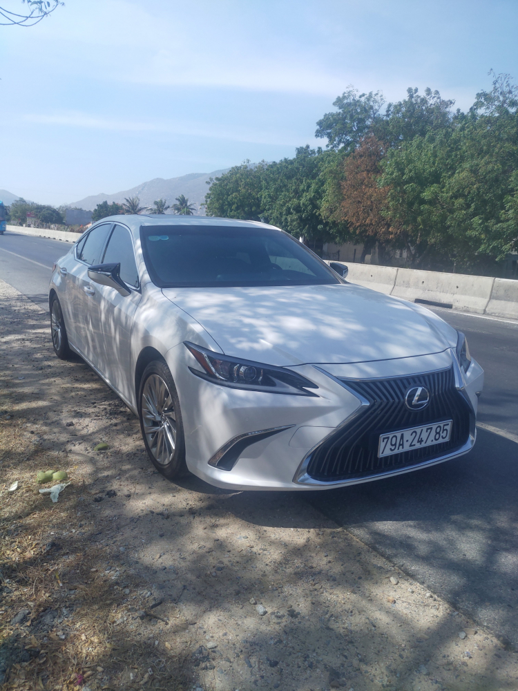 Em đang tìm hiểu và xin đánh giá của các bác về Lexus ES 250 thế hệ mới