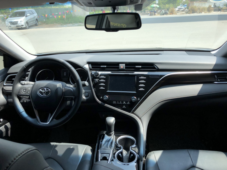 Camry 2.0G 2019 form mới nhập Thái Lan