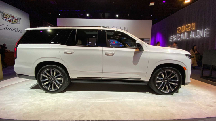 Ảnh thực tế Cadillac Escalade 2021: có làm khó Lexus LX570, Mercedes-Benz GLS hay BMW X7?