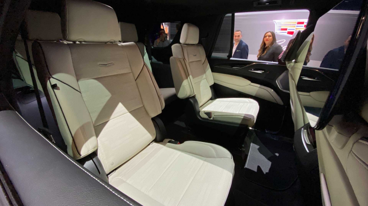 Ảnh thực tế Cadillac Escalade 2021: có làm khó Lexus LX570, Mercedes-Benz GLS hay BMW X7?
