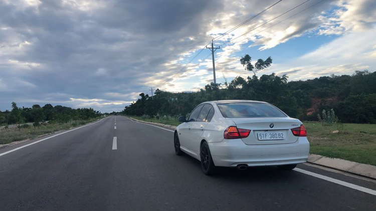 Sau đại tu, xe sang BMW 320i 2009 bán lại với giá rẻ hơn Vios số sàn 3 túi khí