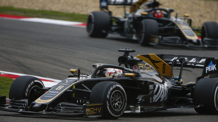 Haas đã chính thức vén màn chiếc xe đua F1 sẽ tham dự giải đua năm nay