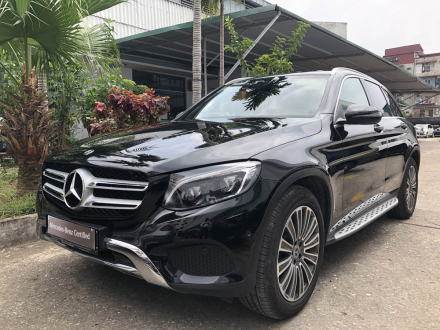 Mercedes-GLC250-1.jpg