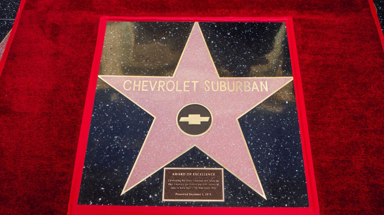 Chevrolet Suburban - Chiếc xe đầu tiên nhận được ngôi sao trên Đại lộ Danh vọng Hollywood